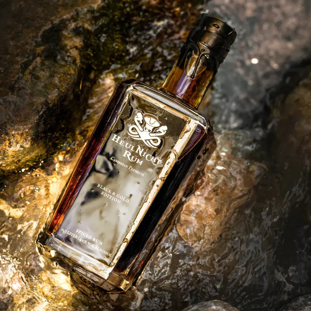 HeulNichtRum Goldene Flasche im Wasser