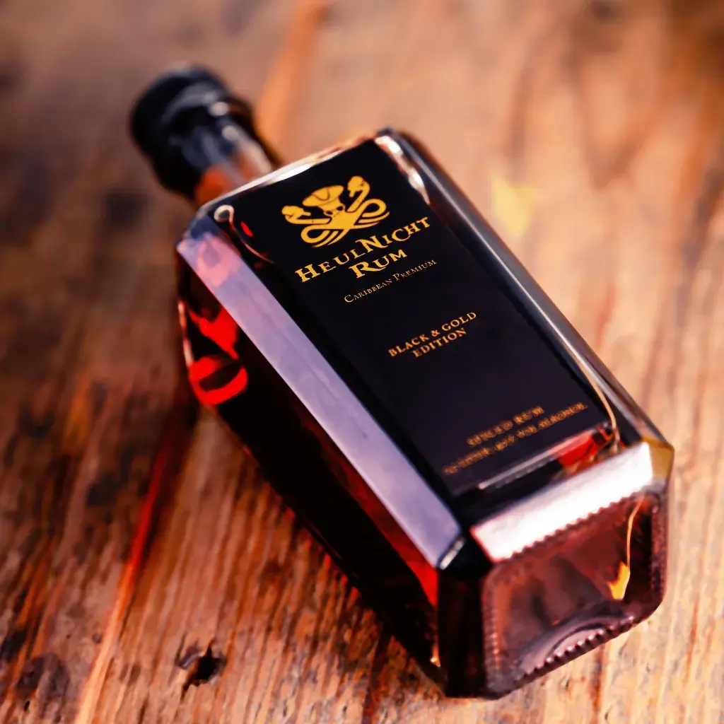 HeulNichtRum Eichenholzfass mit 6 Gläsern Black&Gold - 32.webp